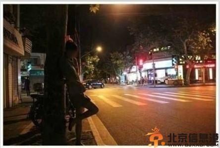 上海闹市裸拍门事件照片套图流出 女子疑商业炒作