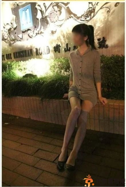 上海闹市裸拍门事件照片套图流出 女子疑商业炒作