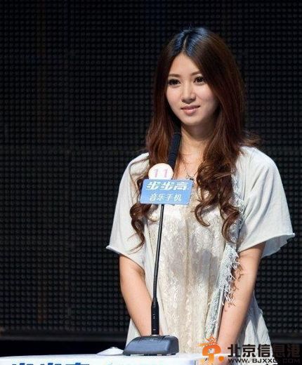 闫凤娇厕所门事件不雅照曝光 撩人不雅照是威胁还是自愿