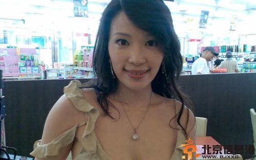 台湾E奶艳星于婕沦落街头 台北晚九朝五露点照被揭