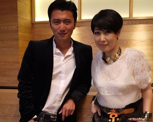 谢霆锋离婚和张柏芝不雅照有关吗 称没有看过照片与其无关