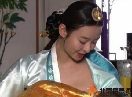韩版甄嬛传金贤珠喂奶照 剧中金贤珠大尺度照片引关注