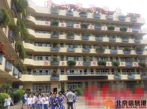 疑深圳老师猥亵女童被拘 叫多名女生办公室内看黄片