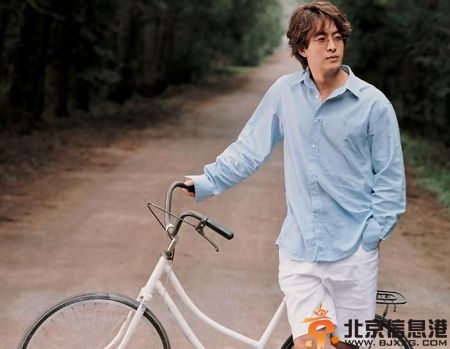 情欲戏裴勇俊丑闻 全裸上阵出演激情床戏
