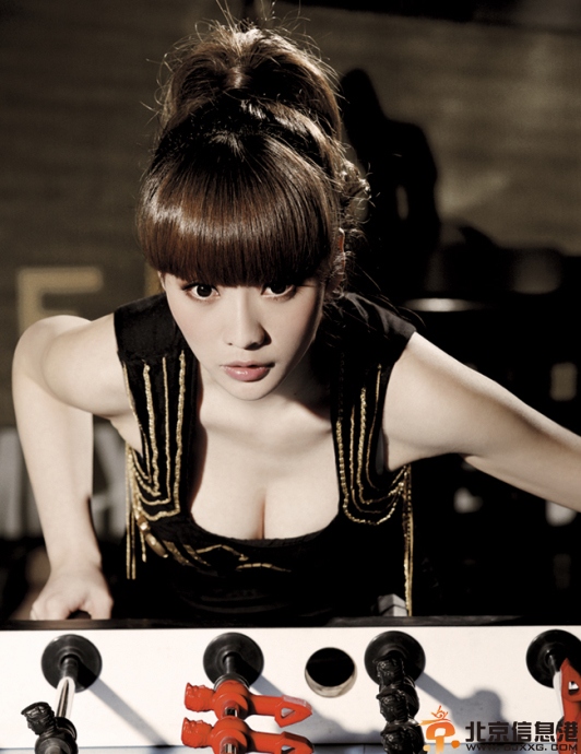 柳岩激情戏曝光 《十二星座离奇事件》真空出镜奉献初吻