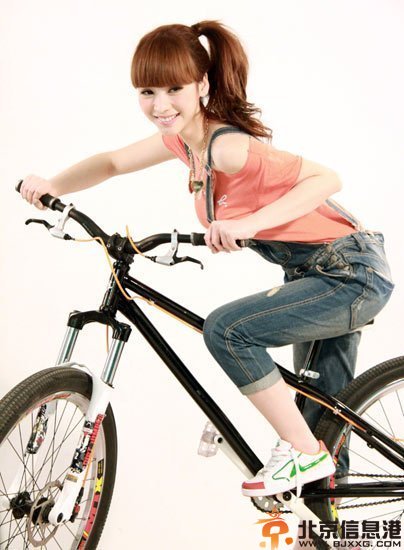 柳岩激情戏曝光 《十二星座离奇事件》真空出镜奉献初吻