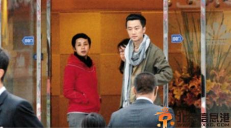演员蒋雯丽离婚了吗 车震门搭上黄轩与顾长卫分开