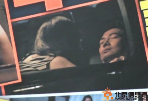 苟芸慧车震风波再起 转搭已婚老板车内激情调情