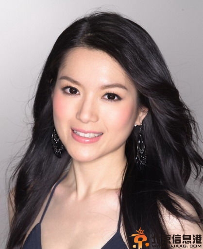 苟芸慧车震风波再起 转搭已婚老板车内激情调情