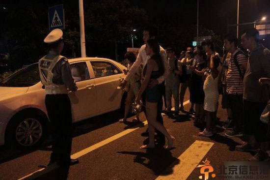 醉酒爆乳海归女是谁 疑似车震搔首弄姿调戏交警