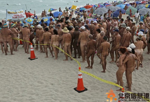 745人新西兰裸泳照片全集 全裸男女欲破世界纪录