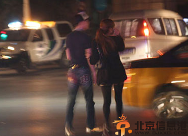 拜金女马诺车震门照片曝光 如愿以偿与富二代上演“车震门”