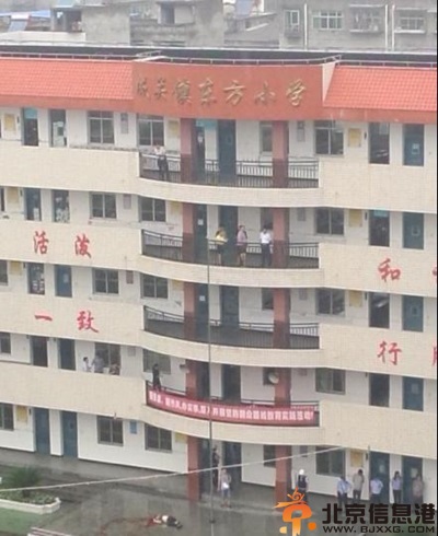 湖北十堰男子砍杀师生 行凶者已跳楼身亡