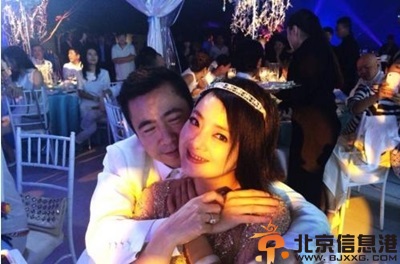 娱乐圈大佬王中磊补办婚礼 宋丹丹抢到手捧花