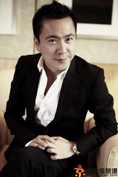 娱乐圈大佬王中磊补办婚礼 宋丹丹抢到手捧花