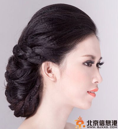新娘发型详细步骤图解 唯美温婉气质露额盘发