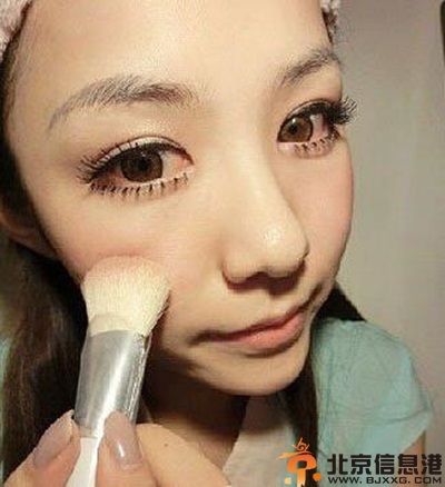 如何化妆步骤教程图解 让你一分钟变成女神