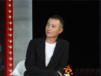 文章正式复出直面媒体 亮相《一步之遥》发布会
