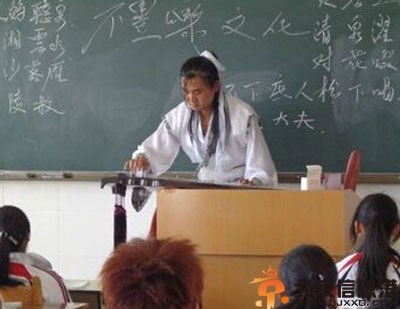 搞笑图片好形象的眼镜蛇 二师兄真喝多了