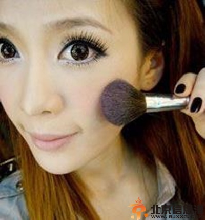 大眼睛眼线怎么画好看 让你眼睛又大又妩媚