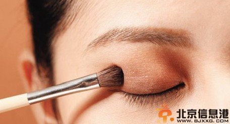 大热的楚楚可怜日系下垂眼妆盘点
