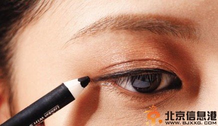 大热的楚楚可怜日系下垂眼妆盘点