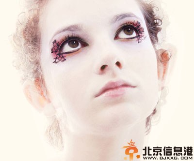 佩戴假睫毛的注意事项 假睫毛常戴伤眼睛