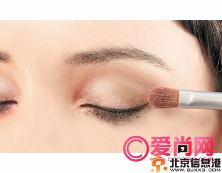 教你粉红桃花妆的画法 让你的春日充满浪漫