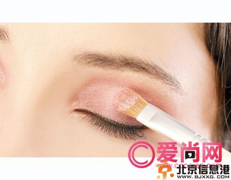 教你粉红桃花妆的画法 让你的春日充满浪漫