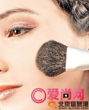 教你粉红桃花妆的画法 让你的春日充满浪漫
