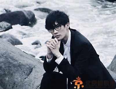 许嵩等到烟火清凉歌词伴奏 歌词想表达什么意思
