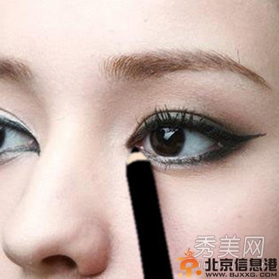 不整形变大眼美女 教你5步电眼化妆技巧