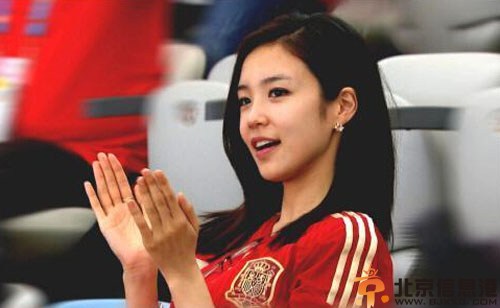 张艺媛整容前后被狂搜 韩国sbs女主播世界杯走红