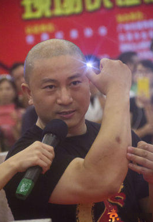 张宏武个人资料家庭背景 徒手断48根花岗石热议