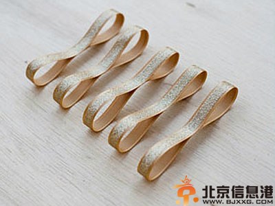 DIY纽扣丝带胸花 让你眼前一亮