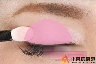教你伴娘精致妆容画法步骤 让你当最美伴娘