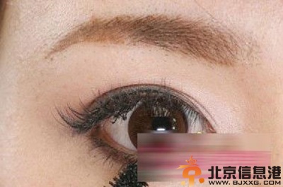 教你伴娘精致妆容画法步骤 让你当最美伴娘