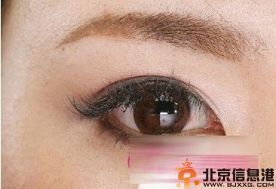 教你伴娘精致妆容画法步骤 让你当最美伴娘