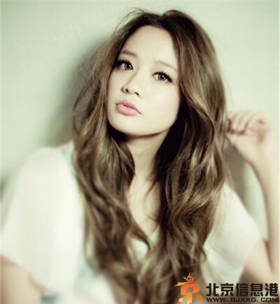 女生卷发发型图片 更显优雅大气