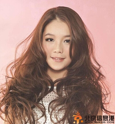 女生卷发发型图片 更显优雅大气