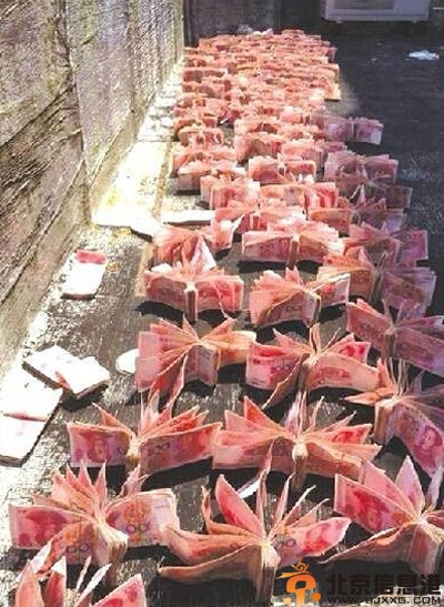 小偷扔保险柜失主晒百万现金 奇葩笨贼大盘点