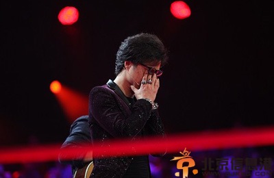 汪峰好声音首次流泪 为学员纠结险让郑钧误机