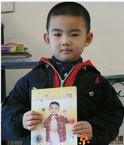 网曝老师虐打幼童 鞋底连抽耳光
