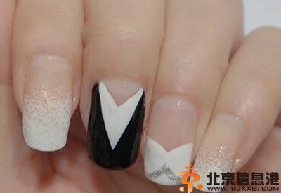新娘美甲教程步骤图解 让你的指尖也穿上婚纱