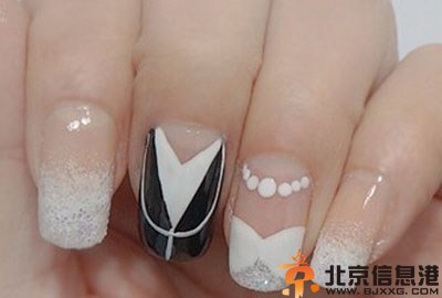 新娘美甲教程步骤图解 让你的指尖也穿上婚纱
