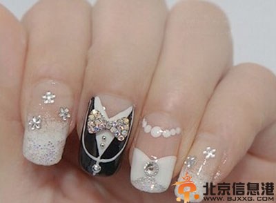 新娘美甲教程步骤图解 让你的指尖也穿上婚纱