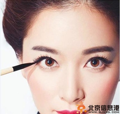 赏析眼线画法图解 让你眼睛瞬间放大