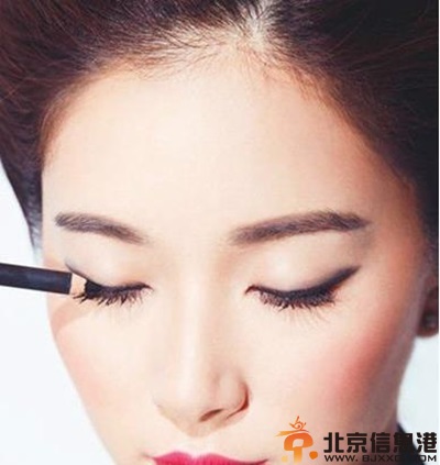 赏析眼线画法图解 让你眼睛瞬间放大