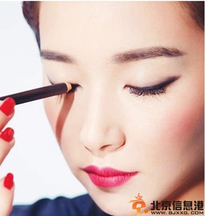 赏析眼线画法图解 让你眼睛瞬间放大