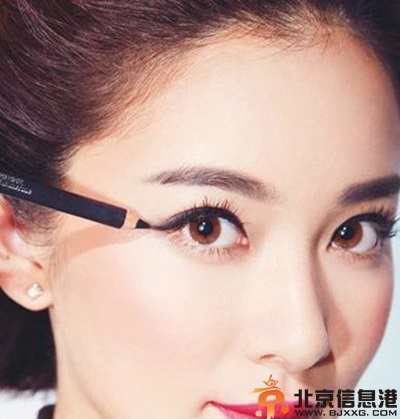 赏析眼线画法图解 让你眼睛瞬间放大